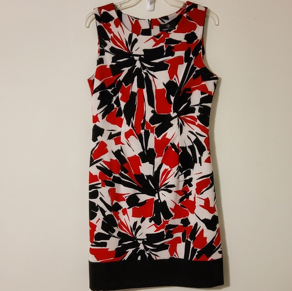 Ronni Nicole Dresses & Skirts - Ronni Nicole Stretch Red/Black/White Geo Print Sleeveless Sheath Dress Sz 12